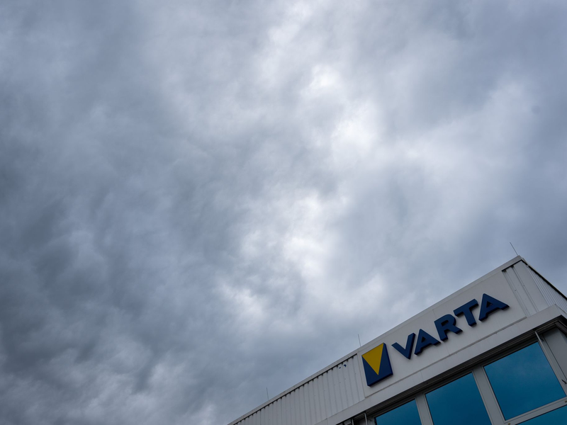 Auch der Sportwagenbauer Porsche ist an der Varta-Sanierung beteiligt. - Foto: Stefan Puchner/dpa