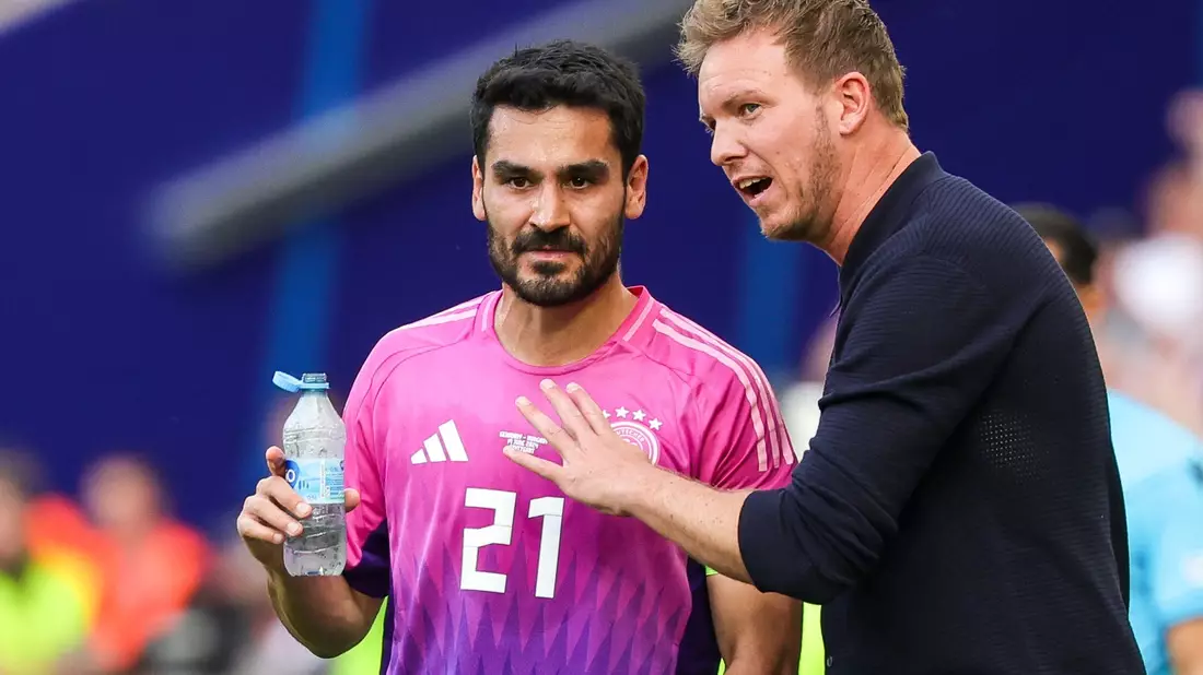 Julian Nagelsmann wird seinen früheren Kapitän Ilkay Gündoga in der DFB-Elf vermissen. - Bild: Christian Charisius/dpa