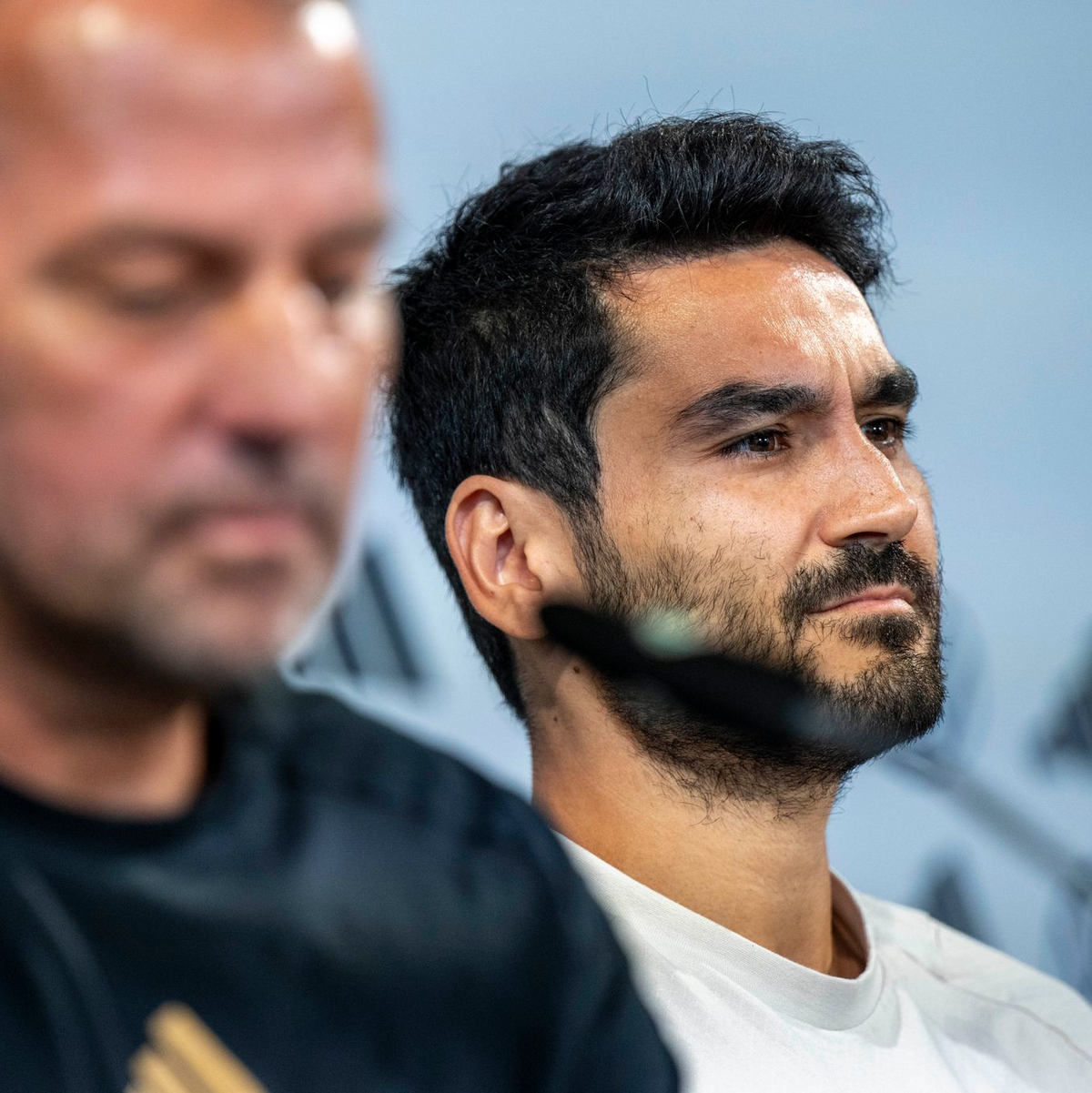 Unter Hansi Flick soll Ilkay Gündogan (r) beim FC Barcelona keine Rolle mehr spielen. - Foto: David Inderlied/dpa