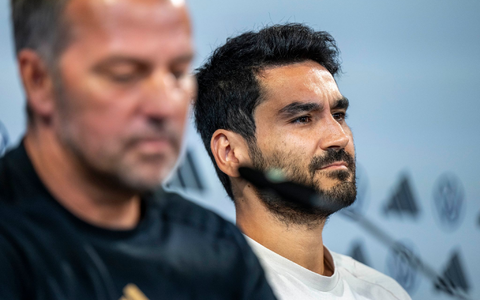 Unter Hansi Flick soll Ilkay Gündogan (r) beim FC Barcelona keine Rolle mehr spielen. - Foto: David Inderlied/dpa Unter Hansi Flick soll Ilkay Gündogan (r) beim FC Barcelona keine Rolle mehr spielen. - Foto: David Inderlied/dpa