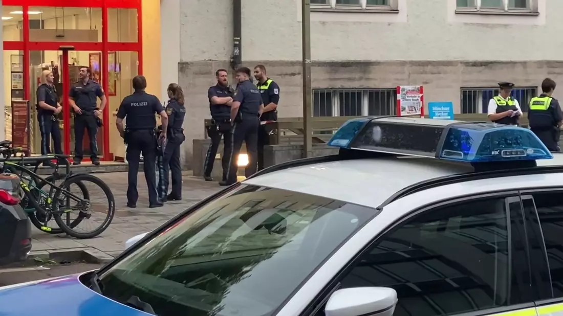 War der Schusswaffengebrauch der Polizei rechtmäßig? Das prüfen nun Staatsanwaltschaft und Landeskriminalamt. - Bild: MünchenTV/TNN/dpa