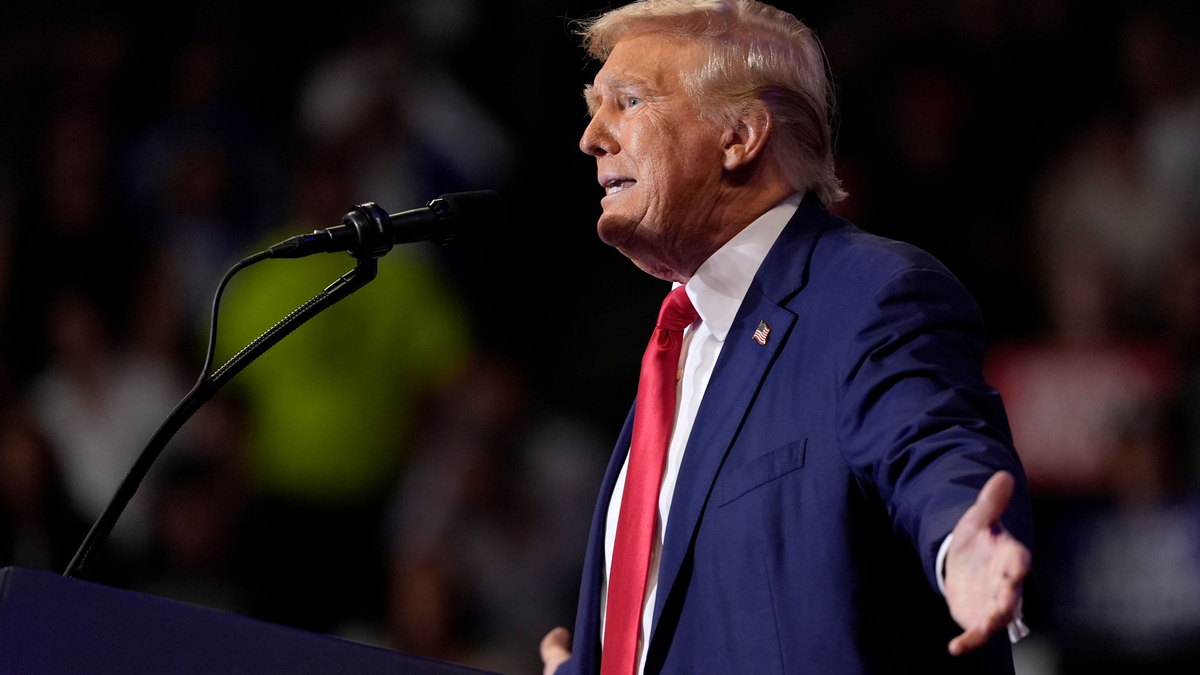 Trump ist dafür bekannt, seinen politischen Gegnern immer neue Spitznamen zu verpassen. Die jüngste Schöpfung: «Genossinn Kamala Harris». - Foto: Carolyn Kaster/AP/dpa