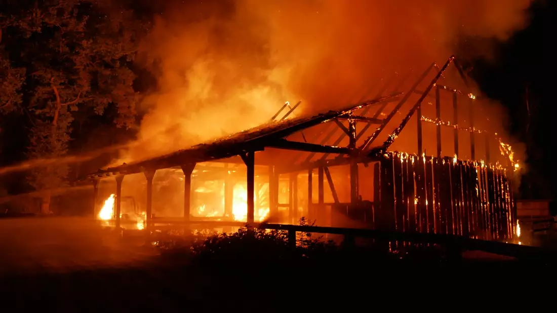 FW Celle: Scheunenbrand in Altencelle - 1. Lagemeldung 3:00 Uhr! - Bild: presseportal.de