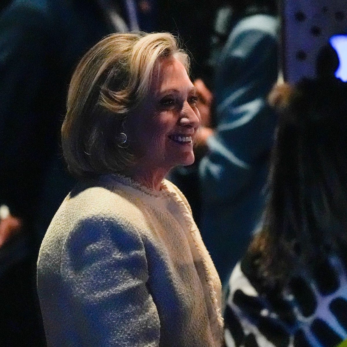 Amerika sei kurz davor, die höchste und härteste gläserne Decke zu durchbrechen, sagte Clinton in Chicago. - Foto: Matt Rourke/AP/dpa