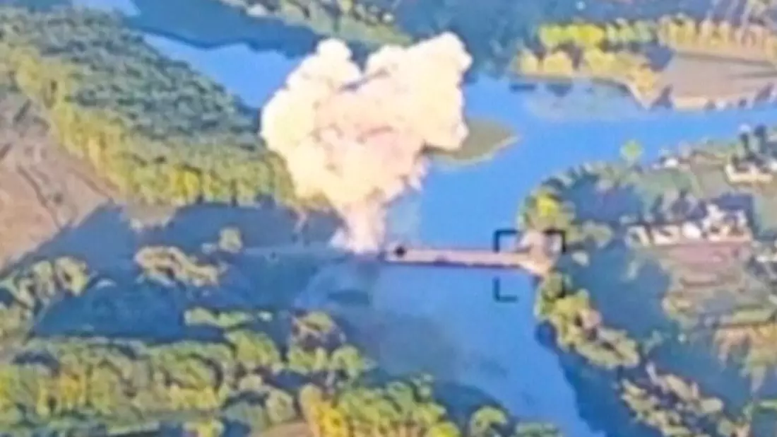 Nach der Beschädigung von mindestens zwei Brücken über den Fluss Sejm durch ukrainische Truppen wird die Lage der russischen Truppen südlich des Flusses prekär.  - Bild: Uncredited/Ukrainian Armed Force/AP/dpa