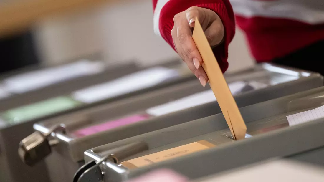 Eine Woche vor den Landtagswahlen in Thüringen und Sachsen sieht eine neue Umfrage des Instituts Insa für die «Bild» die AfD in beiden Ländern vorn. (Symbolbild) - Bild: Marijan Murat/dpa
