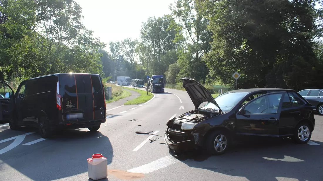 POL-RBK: Overath - Ein Leichtverletzter nach Zusammenstoß zweier Fahrzeuge - Bild: presseportal.de