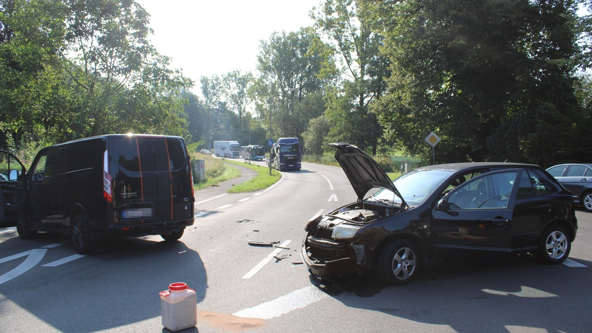 POL-RBK: Overath - Ein Leichtverletzter nach Zusammenstoß zweier Fahrzeuge - Foto: presseportal.de