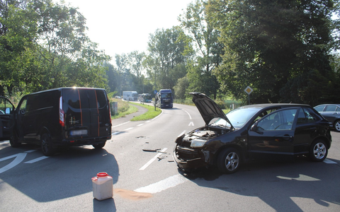 POL-RBK: Overath - Ein Leichtverletzter nach Zusammenstoß zweier Fahrzeuge - Foto: presseportal.de