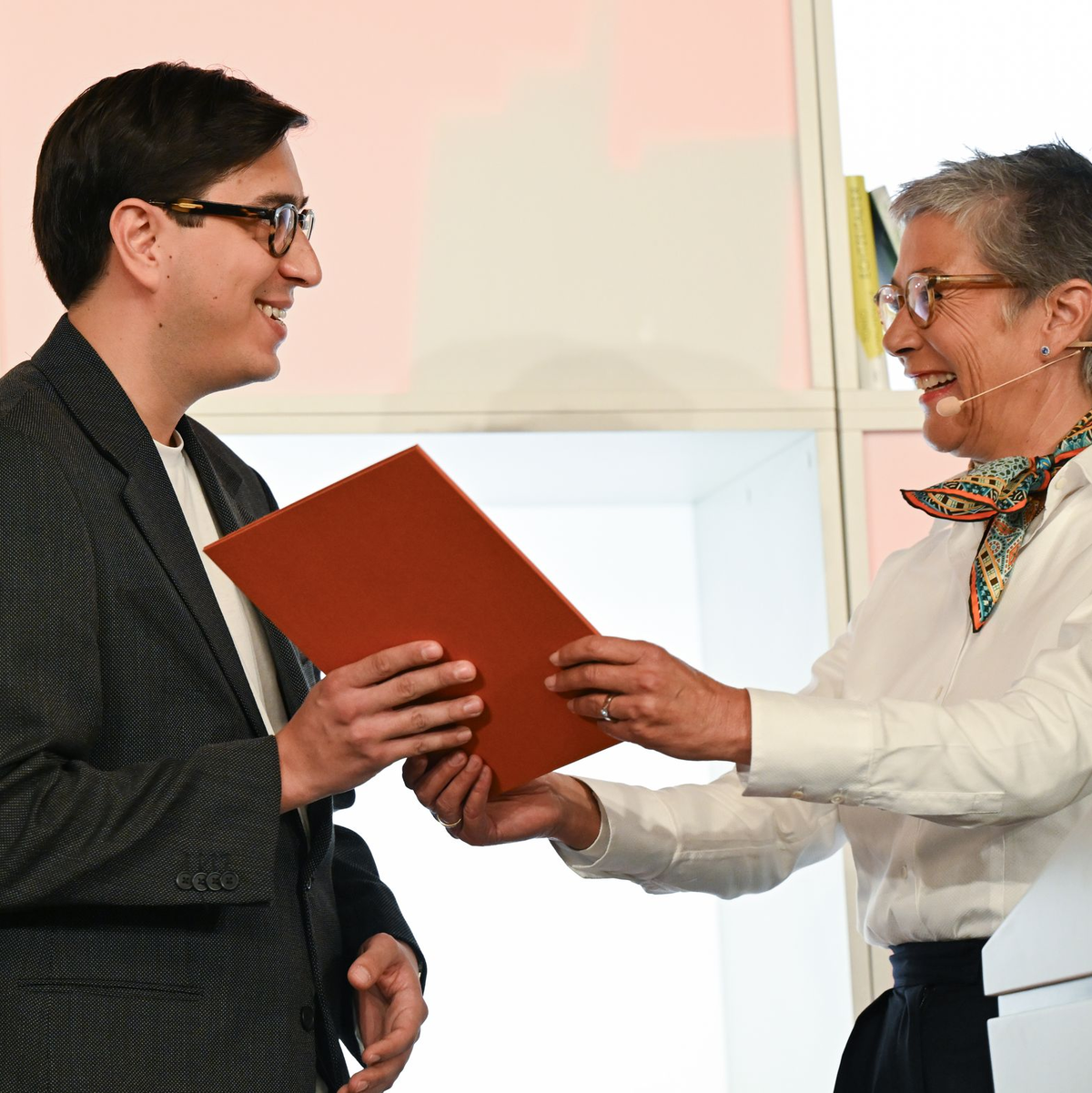 Der österreichische Autor Tonio Schachinger bekam den Deutschen Buchpreis 2023 verliehen. (Archivbild) - Foto: Arne Dedert/dpa