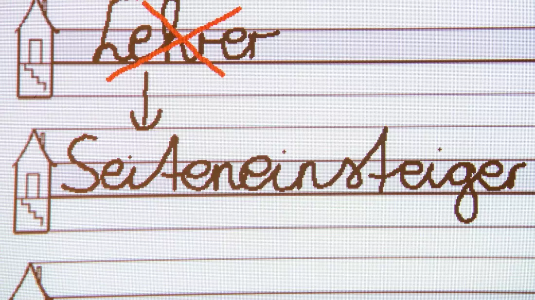 An Deutschlands Schulen unterrichten laut Statischem Bundesamt immer mehr Quer- und Seiteneinsteiger. (Symbolbild) - Bild: Caroline Seidel/dpa