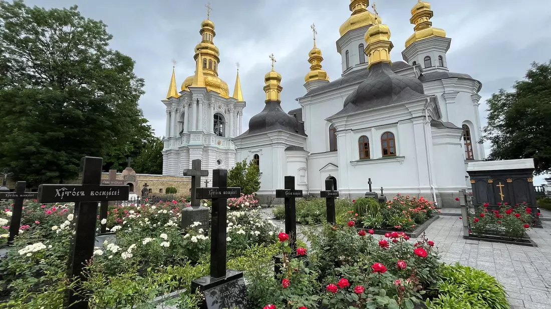 Das berühmte Höhlenkloster in Kiew bekennt sich bislang zu Moskau. - Bild: Ulf Mauder/dpa