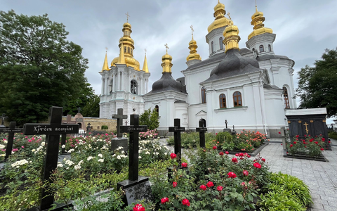 Das berühmte Höhlenkloster in Kiew bekennt sich bislang zu Moskau. - Foto: Ulf Mauder/dpa