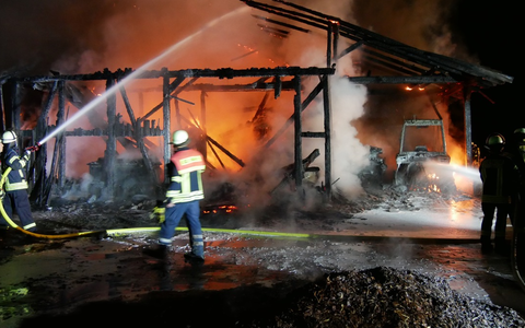 FW Celle: Scheunenbrand in Altencelle - Abschlussmeldung - Foto: presseportal.de