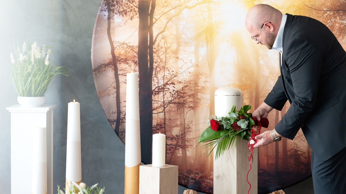 Maiko Maaz von Wiegmann & Maaz Bestattungen: Mit individuellen Bestattungen und persönlichen Trauerreden zu einem würdevollen Abschied für Hinterbliebene - Foto: presseportal.de
