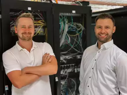 Simpli GmbH: Wie Dennis Melson und Tim Hoppe mit Simpli.bot den Vertrieb revolutionieren - Foto: presseportal.de