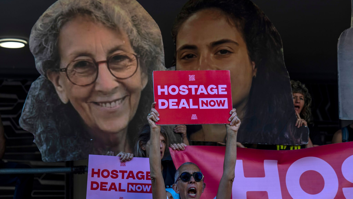 Viele Israelis pochen auf ein rasches Abkommen, um die verbliebenen Geiseln zu retten. (Archivbild) - Foto: Ariel Schalit/AP