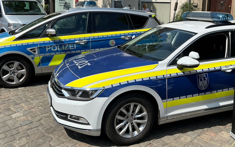 POL-MG: Gemeinsame Pressemeldung vom Hauptzollamt Krefeld und der Polizei Mönchengladbach: Lkw-Kontrolle führt zu zwei Festnahmen - Foto: presseportal.de