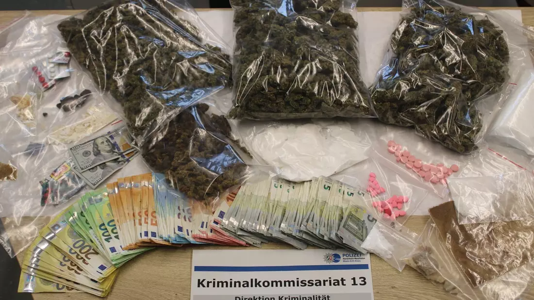 POL-REK: 240820-3: Drogen und Bargeld bei Wohnungsdurchsuchung sichergestellt - Bild: presseportal.de
