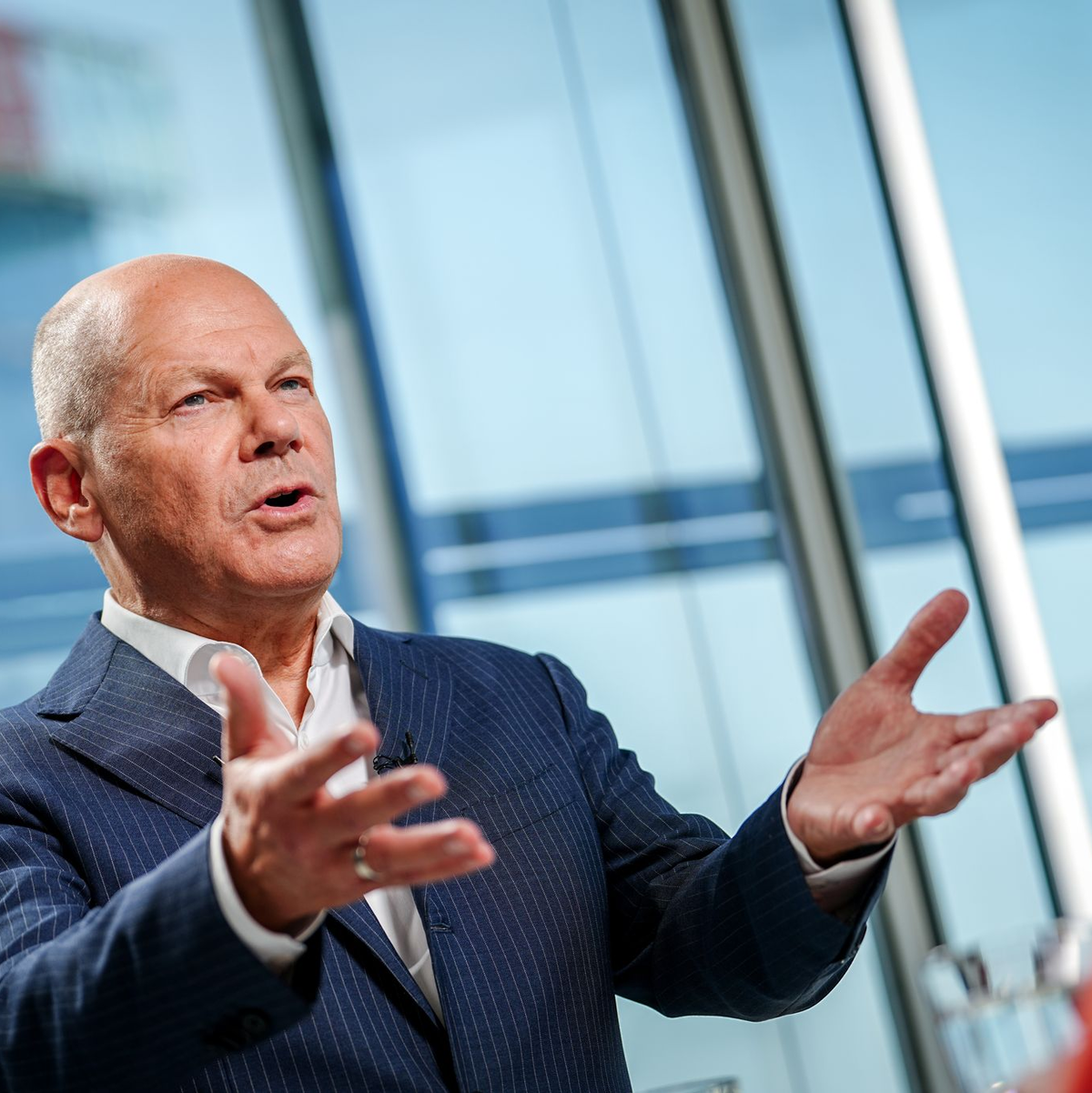 Das Regieren in der Ampel sei anstregend, räumt der Kanzler ein - doch das sei es wert.  - Foto: Kay Nietfeld/dpa