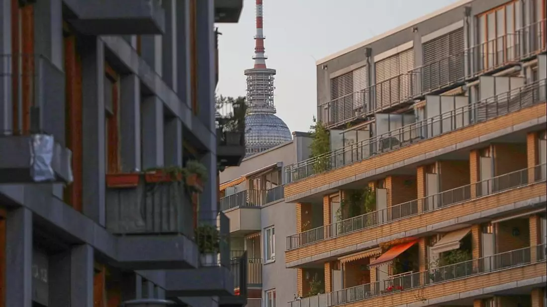 Wohnhäuser mit Berliner Fernsehturm (Archiv) - Bild: über dts Nachrichtenagentur