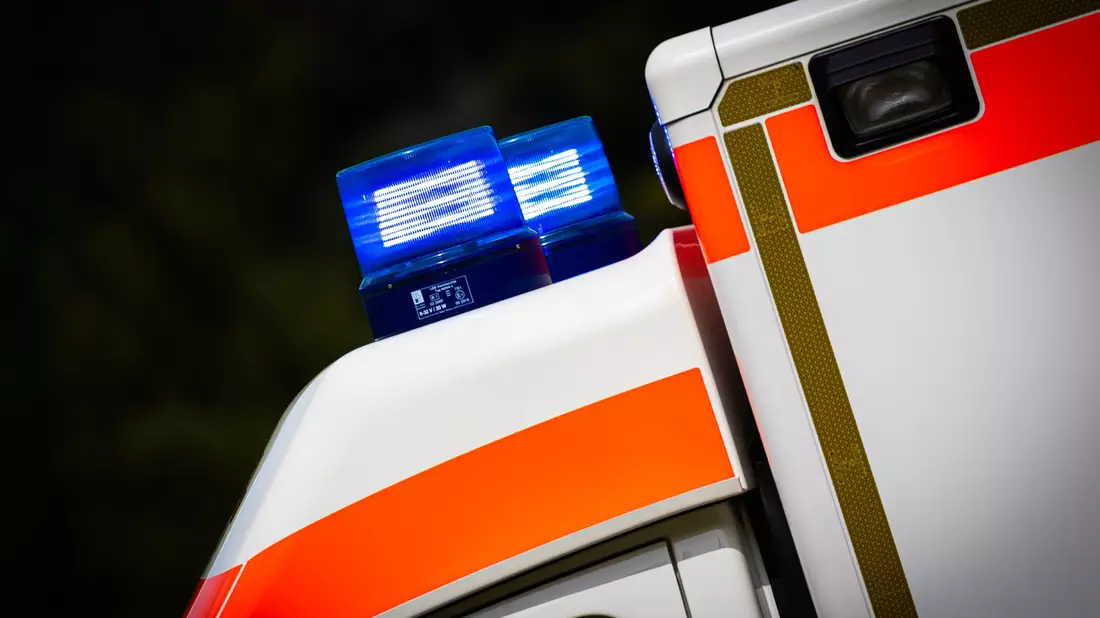 Nach dem Vorfall in einem Kasseler Schnellrestaurant laufen die Ermittlungen weiter. Ein Kleinkind soll dort einen Schluck aus einer vermeintlichen Wasserflasche genommen haben und war anschließend medizinisch behandelt worden. (Symbolfoto)  - Bild: Moritz Frankenberg/dpa