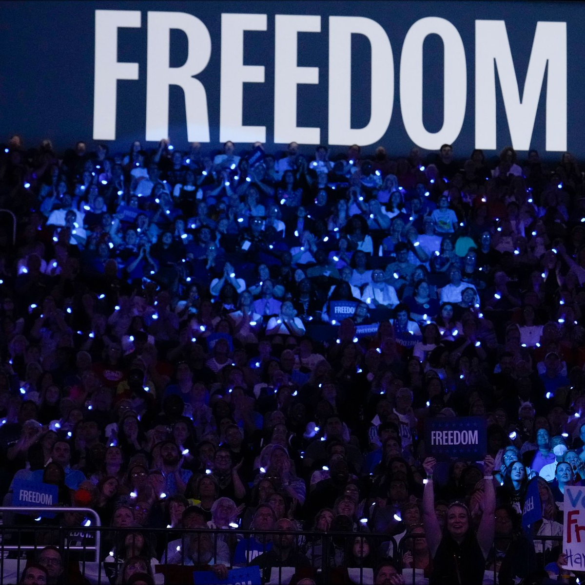 Harris tritt dort auf, wo Republikaner vor wenigen Wochen ihren Parteitag abgehalten haben.  - Foto: Jacquelyn Martin/AP