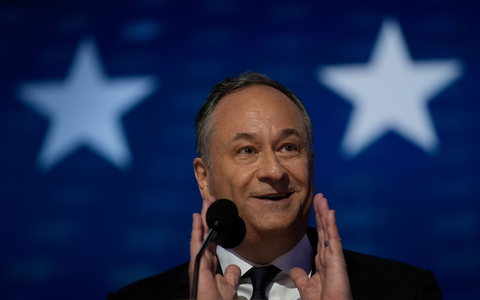 Douglas Emhoff über seine Ehefrau Kamala Harris: «Ich liebe dich so sehr und ich bin so stolz darauf, wie du dich für uns alle einsetzt.» - Foto: Erin Hooley/AP/dpa