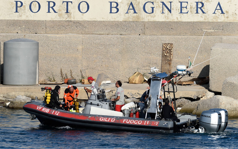 Die Suche nach den sechs Vermissten läuft auch Hochtouren (Foto aktuell). - Foto: Salvatore Cavalli/AP/dpa Die Suche nach den sechs Vermissten läuft auch Hochtouren (Foto aktuell). - Foto: Salvatore Cavalli/AP/dpa