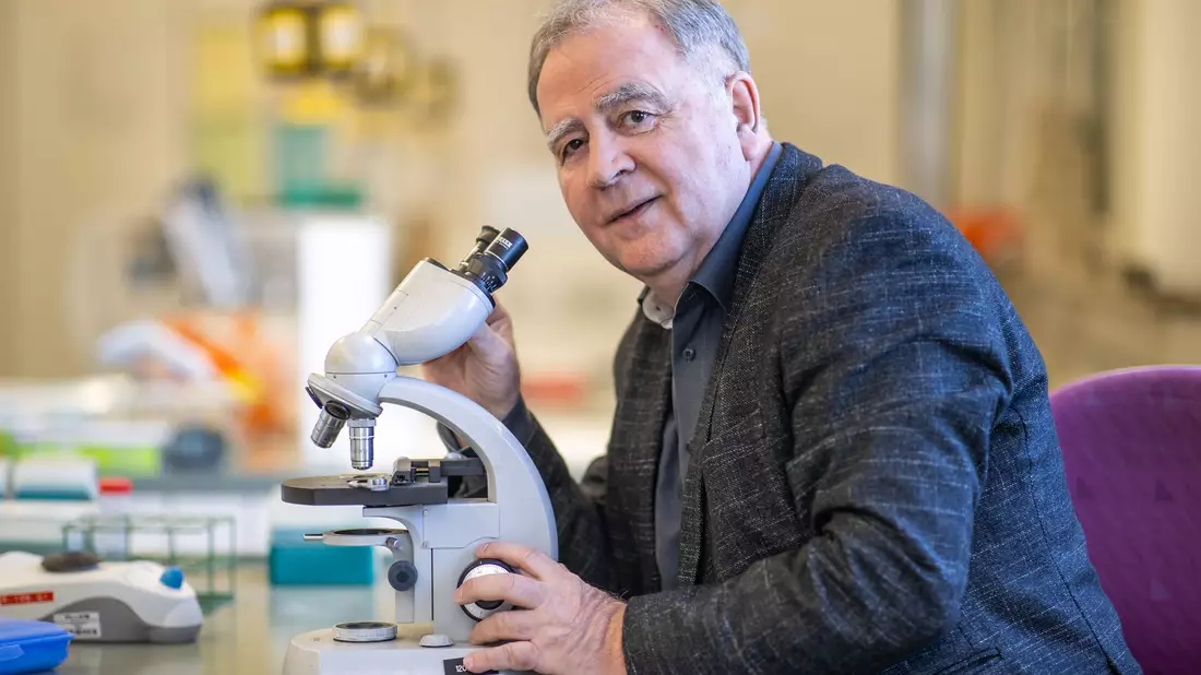 Für den Doping-Experten Fritz Sörgel stinkt der Freispruch von Jannik Sinner zum Himmel. - Bild: Daniel Karmann/dpa