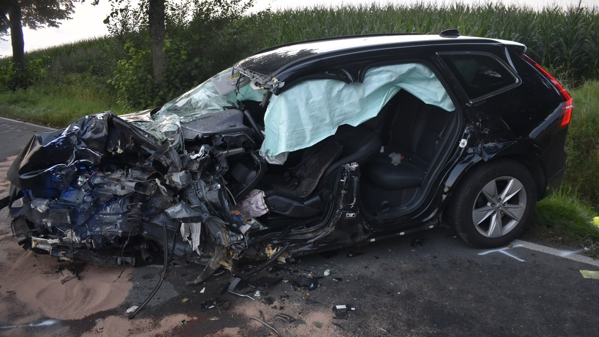 POL-HI: PK Elze: Schwerer Verkehrsunfall auf der auf der L 461 bei Wülfingen, Zeugenaufruf - Foto: presseportal.de