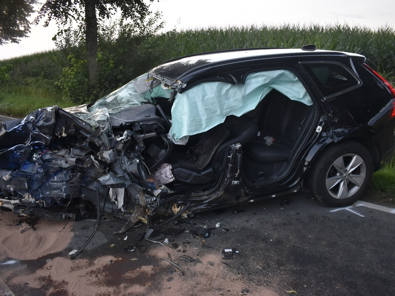 POL-HI: PK Elze: Schwerer Verkehrsunfall auf der auf der L 461 bei Wülfingen, Zeugenaufruf - Foto: presseportal.de