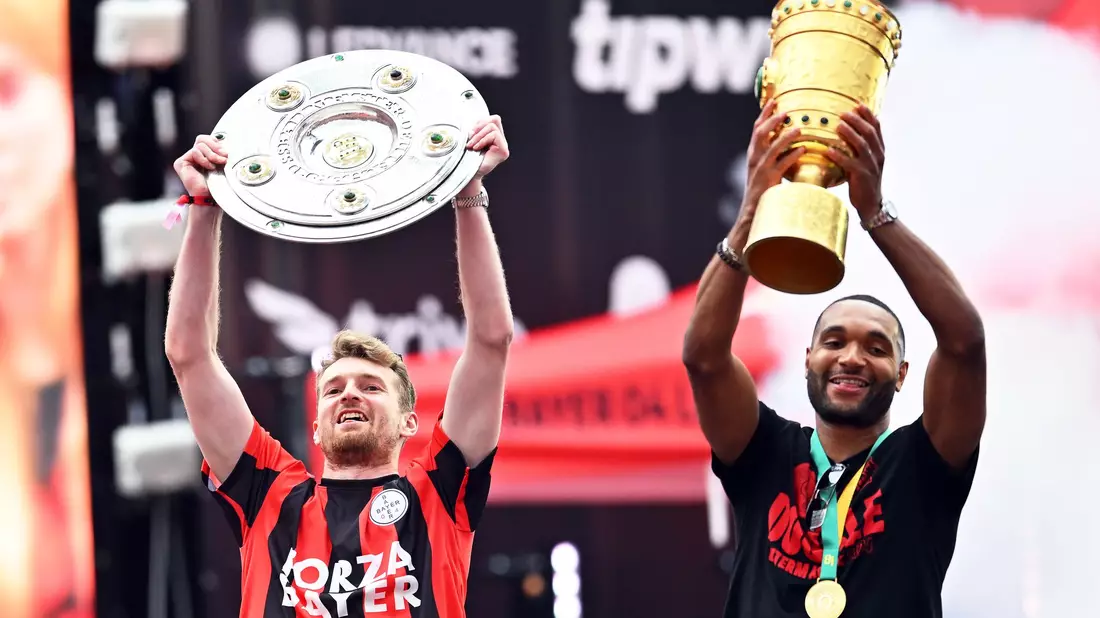 Double-Sieger Leverkusen geht laut dpa-Umfrage als Mitfavorit in die neue Saison.  - Bild: Marius Becker/dpa