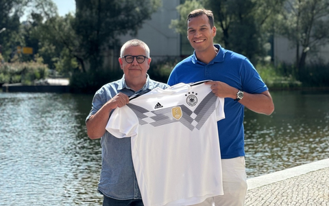 Ein sicherer Treffer: So vermittelte Bashé Gast Mario Goetze ins richtige Team - Foto: presseportal.de