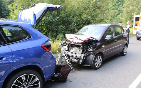 POL-RBK: Overath - Kastenwagen nach Verkehrsunfall mit mehreren Beteiligten flüchtig - Foto: presseportal.de