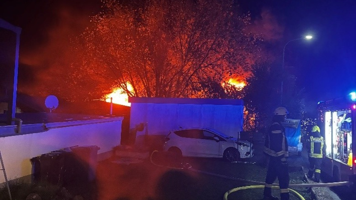 POL-PDPS: Brand einer Lagerhalle - Foto: presseportal.de