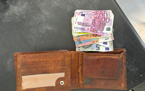 POL-WHV: Tresor in Mariensiel sichergestellt - Wer erkennt sein Eigentum wieder? - Foto: presseportal.de POL-WHV: Tresor in Mariensiel sichergestellt - Wer erkennt sein Eigentum wieder? - Foto: presseportal.de