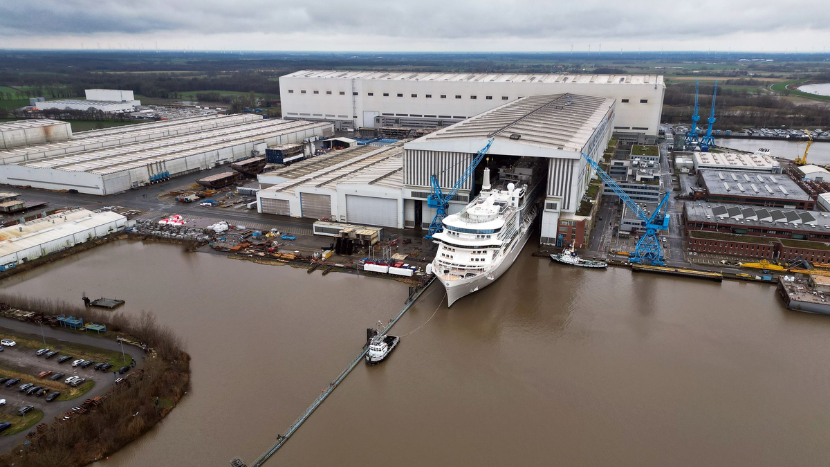 Bei der kriselnden Meyer Werft scheint eine Lösung in Sicht - Bundeskanzler Scholz will zu den Beschäftigten sprechen. (Archivfoto) - Foto: Lars Penning/dpa