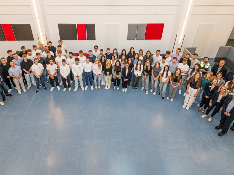 POL-BO: Herzlich Willkommen im Team 110: Der neue FOS-Jahrgang startet durch - Foto: presseportal.de