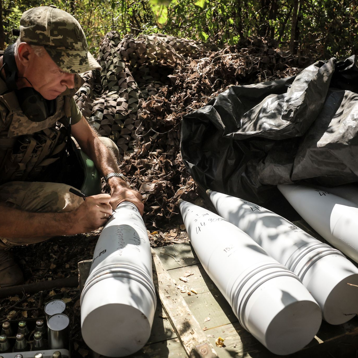In der Ostukraine können die Verteidiger dem Druck russischer Angriffe kaum standhalten.  - Foto: Oleg Petrasiuk/Ukrainian 24th Mechanised Brigade/AP/dpa