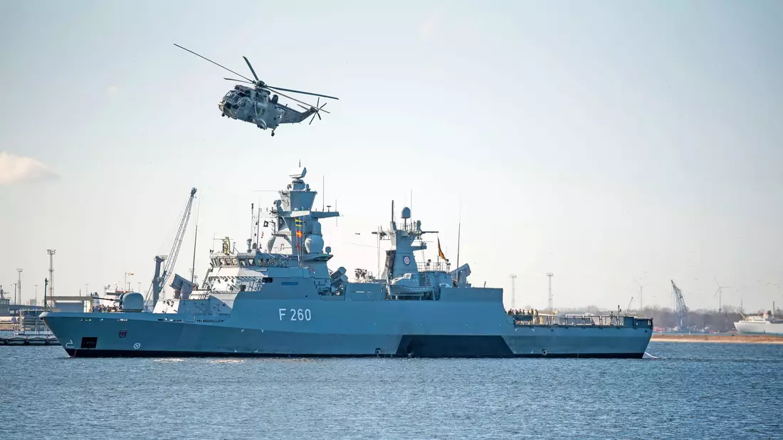 Das Schiff war mehrere Tage in der Millionenstadt zu Gast. (Archivbild) - Bild: Frank Hormann/dpa-Zentralbild/dpa