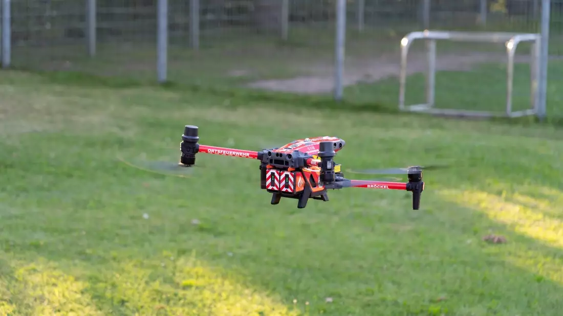 FW Flotwedel: Übergabe der neuen Drohne an die Ortsfeuerwehr Bröckel - Bild: presseportal.de