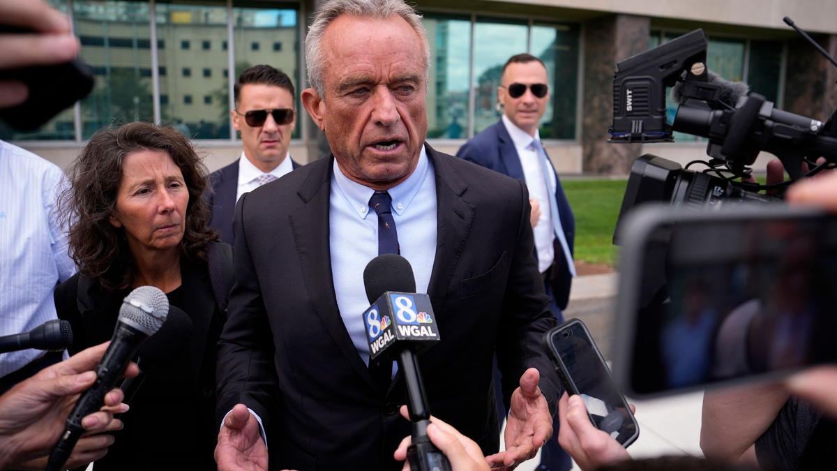 Aktuell sieht es so aus, als ob Kennedys Kandidatur eher Trump schadet - ein Rückzug Kennedys könnte also eine gute Nachricht für den Republikaner sein. - Foto: Matt Slocum/AP/dpa