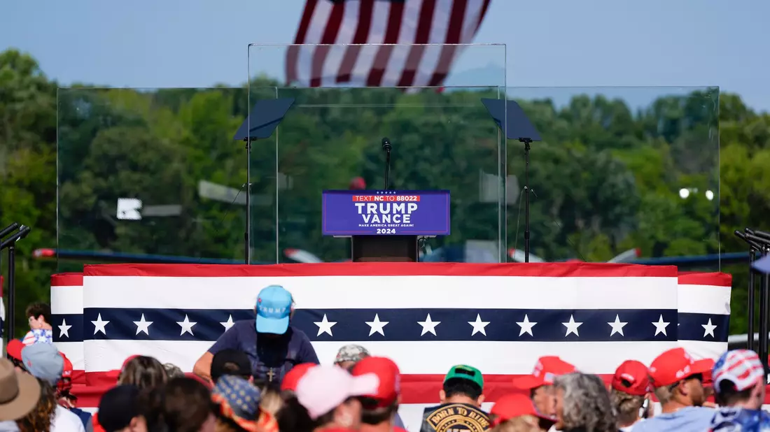 Trump machte in North Carolina erstmals wieder Wahlkampf unter freiem Himmel seit dem Attentat auf ihn im Juli. - Bild: Julia Nikhinson/AP/dpa