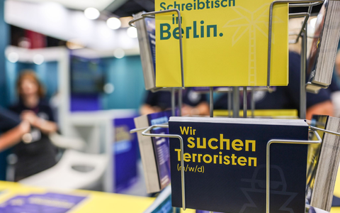 «Wir suchen Terroristen», wirbt der BND. - Foto: Oliver Berg/dpa