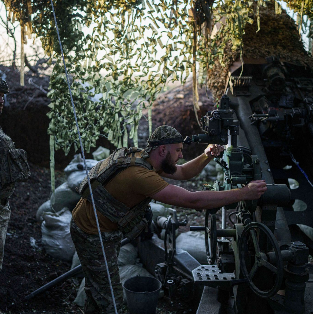 Um den Donbass toben weiter schwere Kämpfe. - Foto: Evgeniy Maloletka/AP/dpa