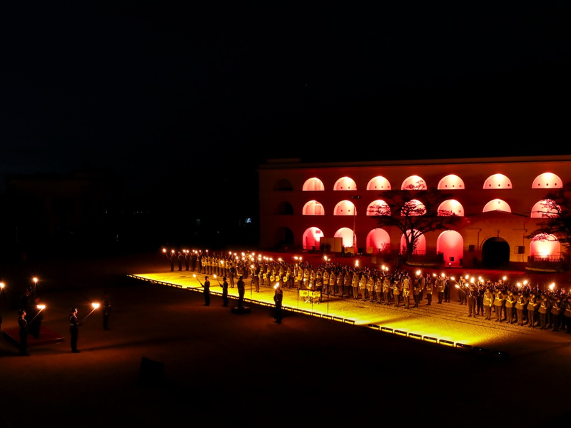 Ehre und Abschied auf der Festung Ehrenbreitstein / Großer Zapfenstreich ehrt ehemaligen Inspekteur des Sanitätsdienstes der Bundeswehr - Foto: presseportal.de