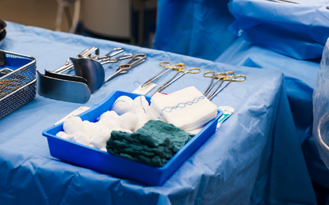 Auch Fälle von falscher Medikation registrierte der Medizinsiche Dienst 2023. - Foto: Frank Molter/dpa