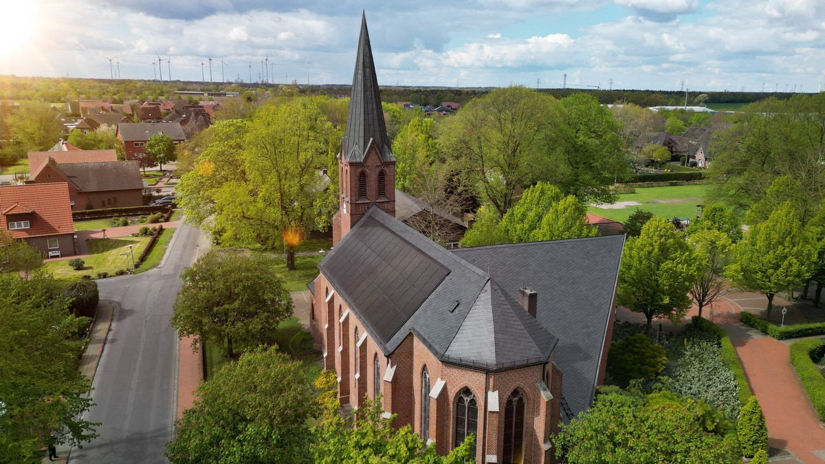 Wiege des Naturstein-Welterbes liegt in Mayen - Traditionelle Schieferdeckarten international ausgezeichnet - Klassik trifft Zukunft - Wo der meiste Schiefer herkommt - Foto: presseportal.de