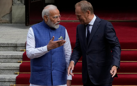Der indische Ministerpräsident Narendra Modi im Gespräch mit seinem polnischen Amtskollegen Donald Tusk (Foto Aktuell) - Foto: Czarek Sokolowski/AP/dpa